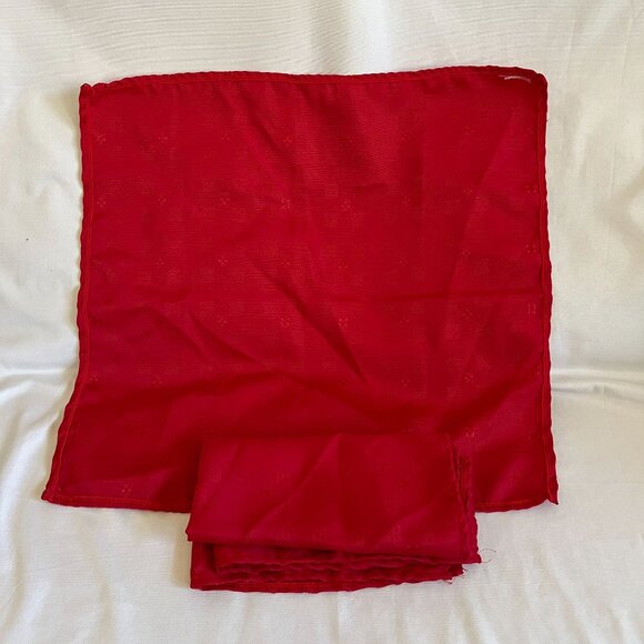 Set Of 2 Red Christmas Napkins With Subtle Embossed Pattern - Picture 2 of 2